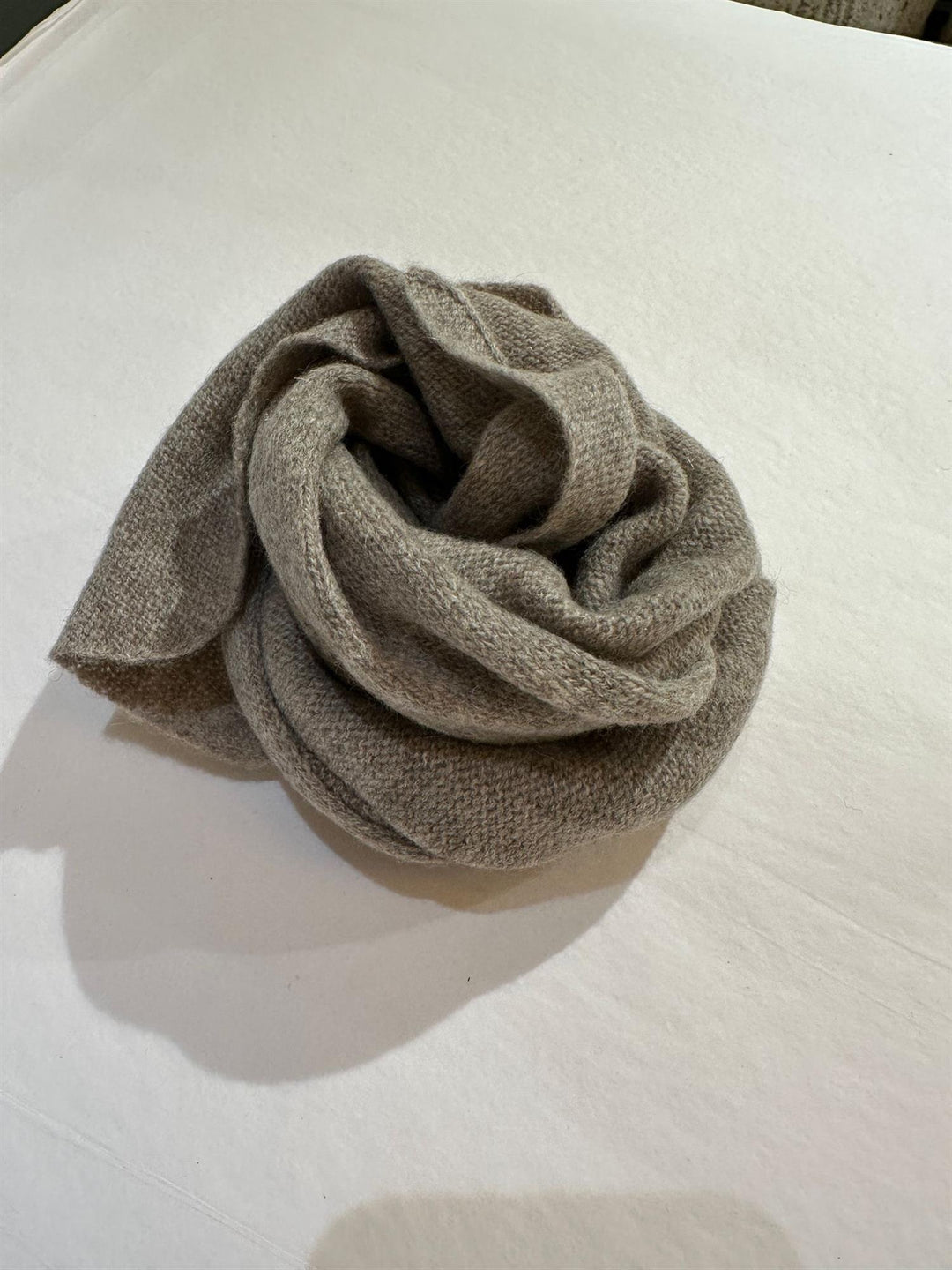 Triangle skjerf taupe melange