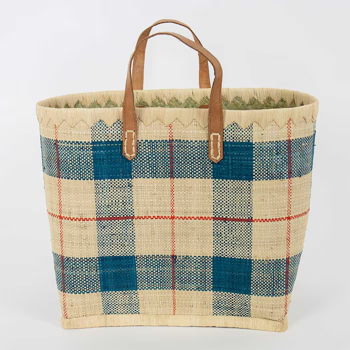 Raffia kurv med håndtak rutet blå/natur S