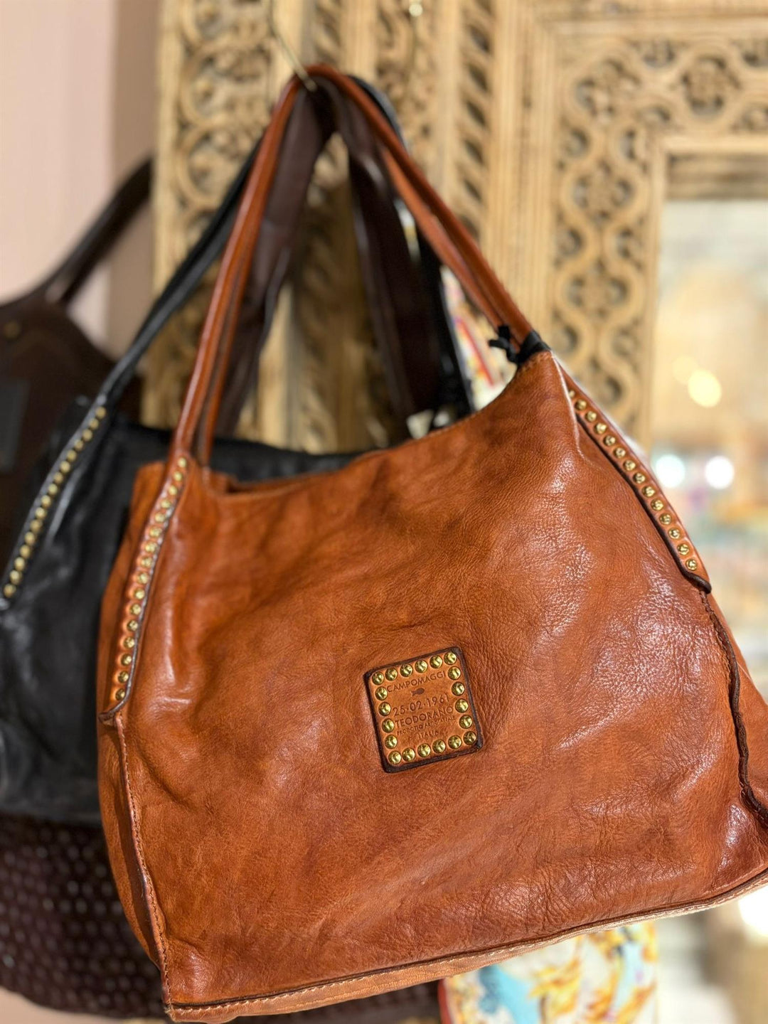 Viola veske med studs cognac