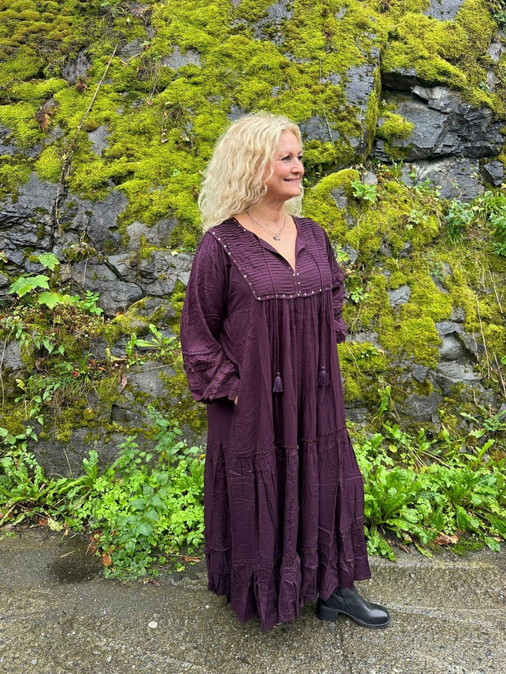 Amalia lang smekkekjole aubergine