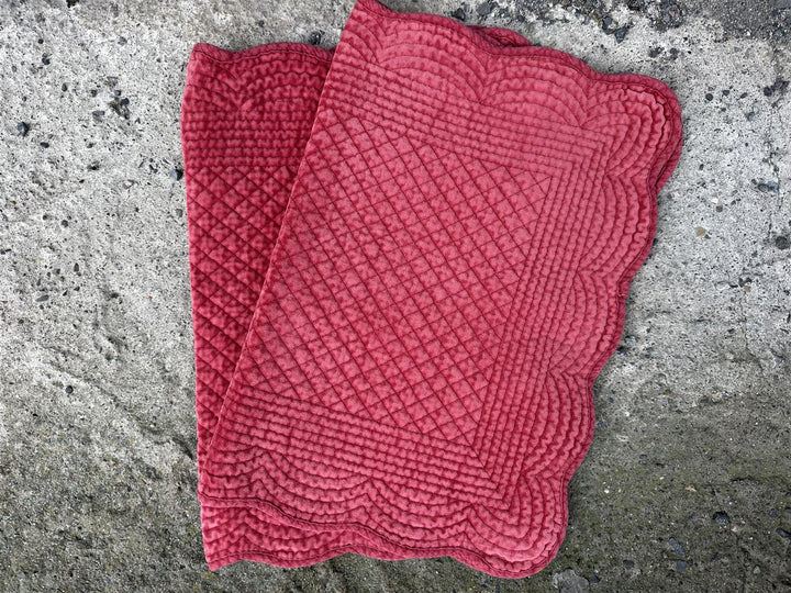 Spisebrikke velur 35x50 cm Raddish red
