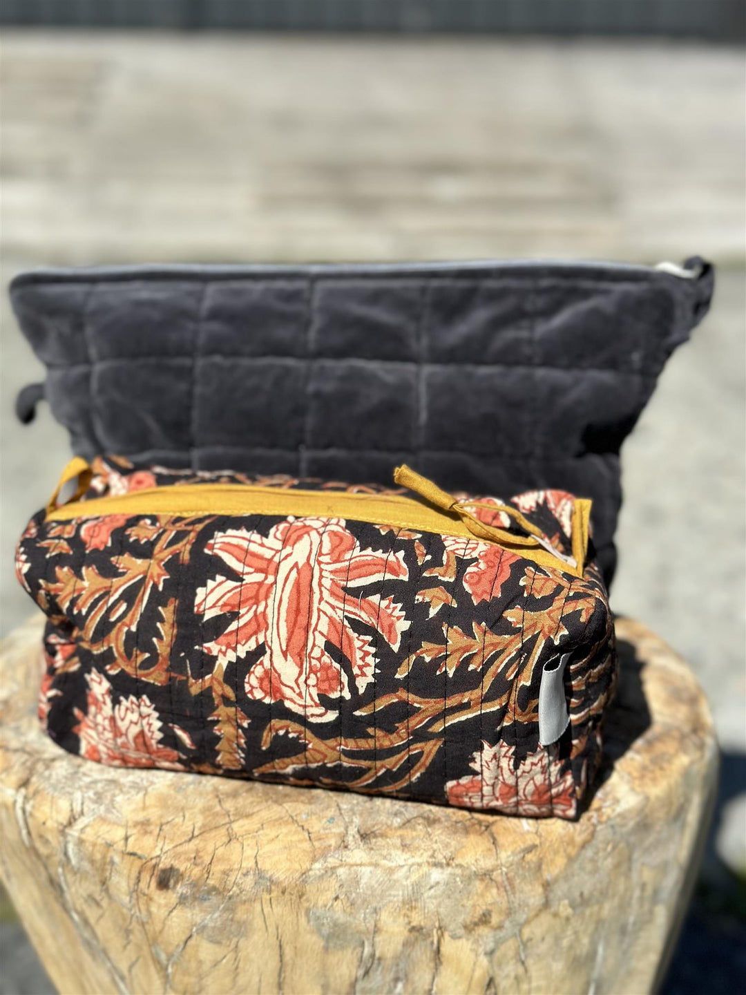 Toalettmappe velur washed black