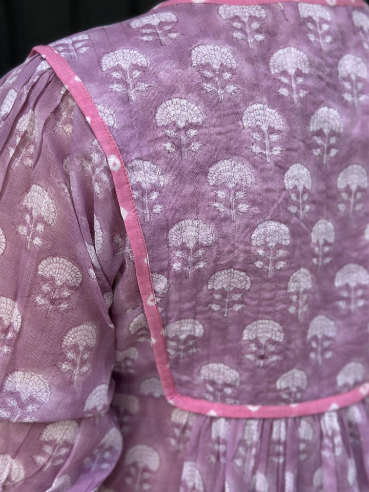 Anna lang smekkekjole lavendel