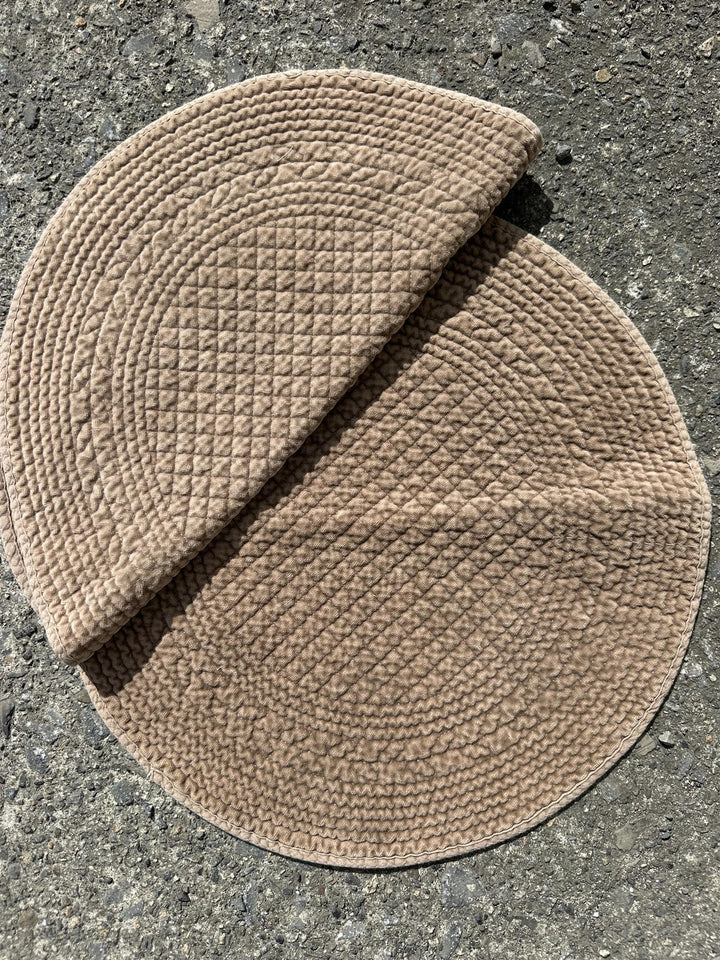 Spisebrikke velur rund Ø: 40 cm latte