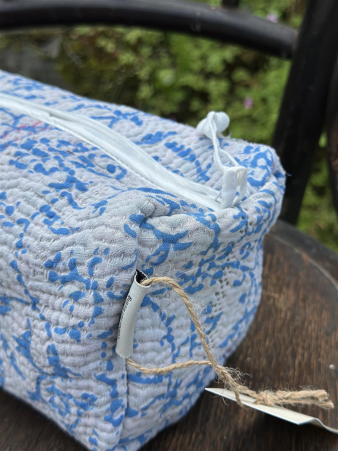 Toalettmappe M vintage kantha stoff hvit Nr 1