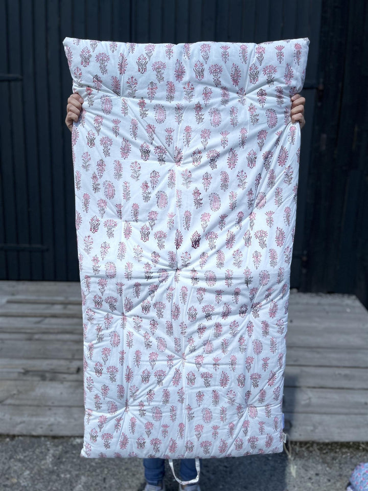 Madrass med håndtak blokktrykket  70x130 cm hvit/ rosa blomster