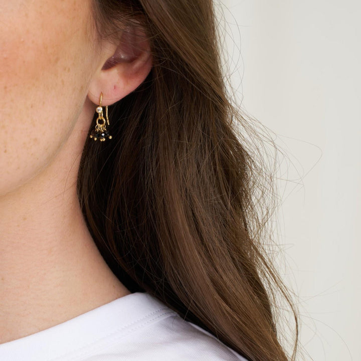 Lina hoop øredobber black spinel gullforgylt