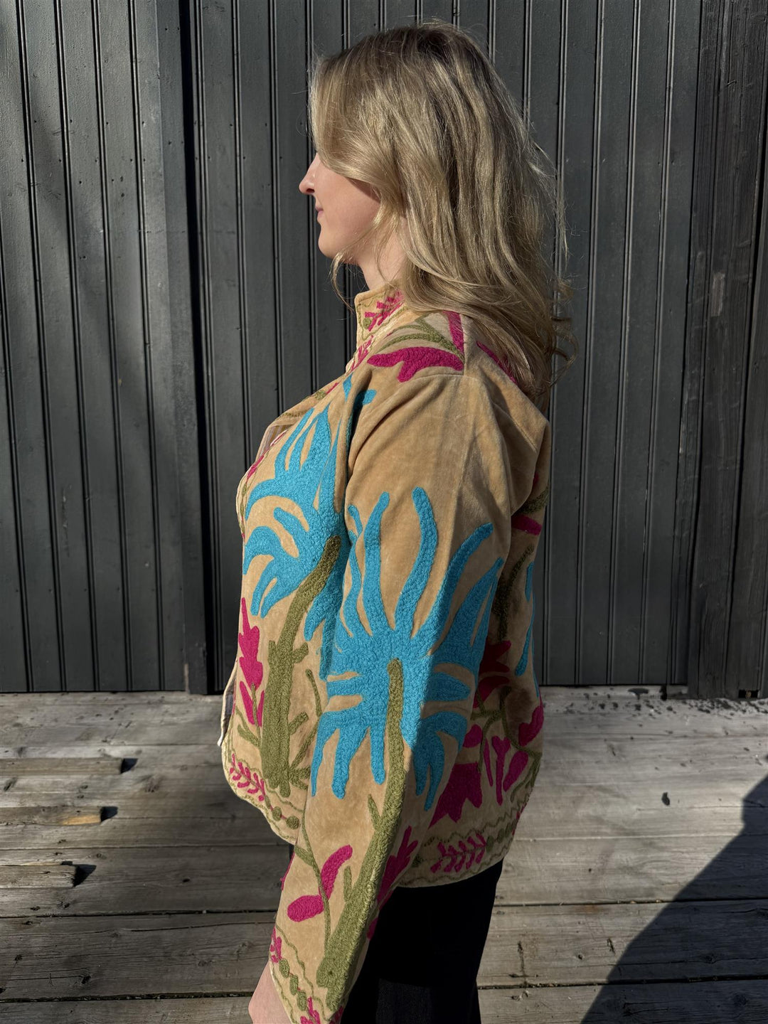 Anouska jakke velur med broderier beige