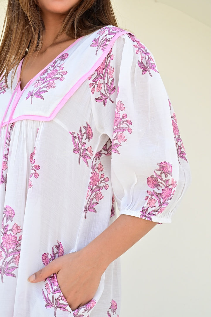 Lille smekkekjole lang v -hals white/lilac