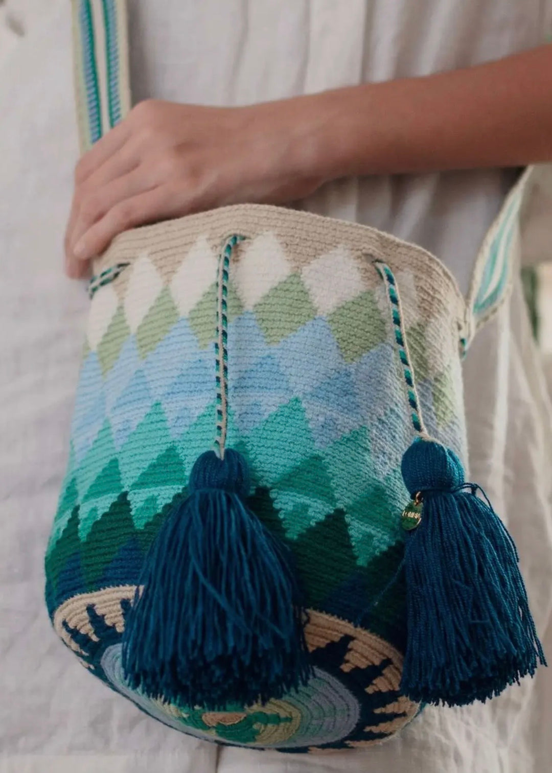 Lombia Wayuu Mochilla bag Peacock M