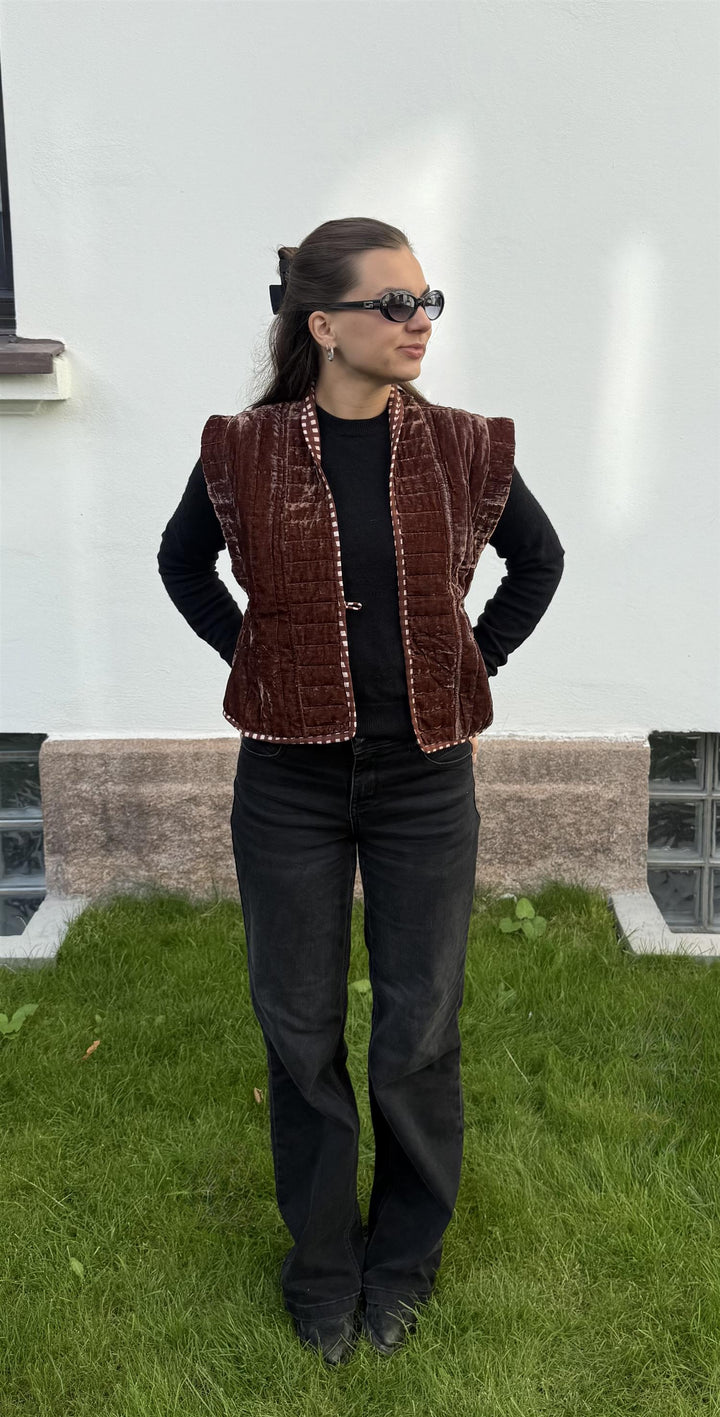 Erika vest velur brun
