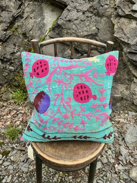 Putetrekk kantha med broderi 50 x 50 cm ass