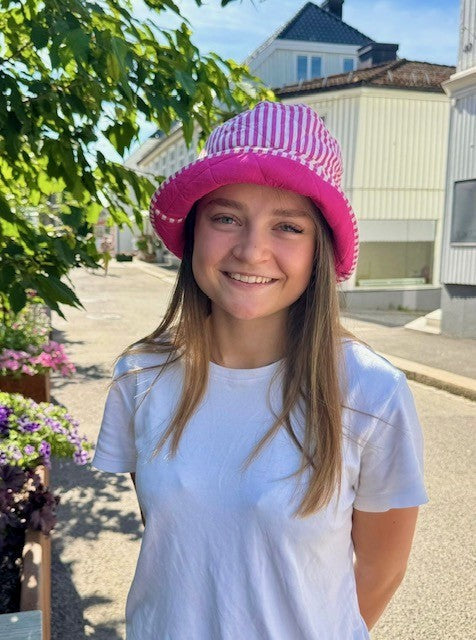 Bøttehatt stripet pink