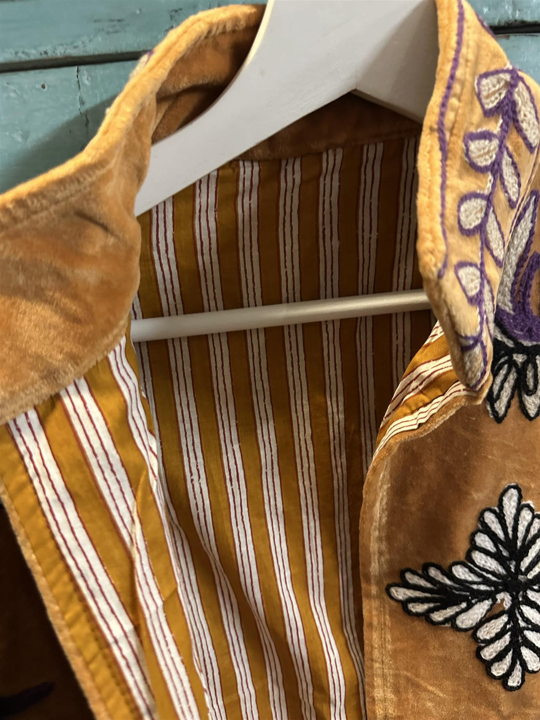 Anouska jakke velur med broderier apricot