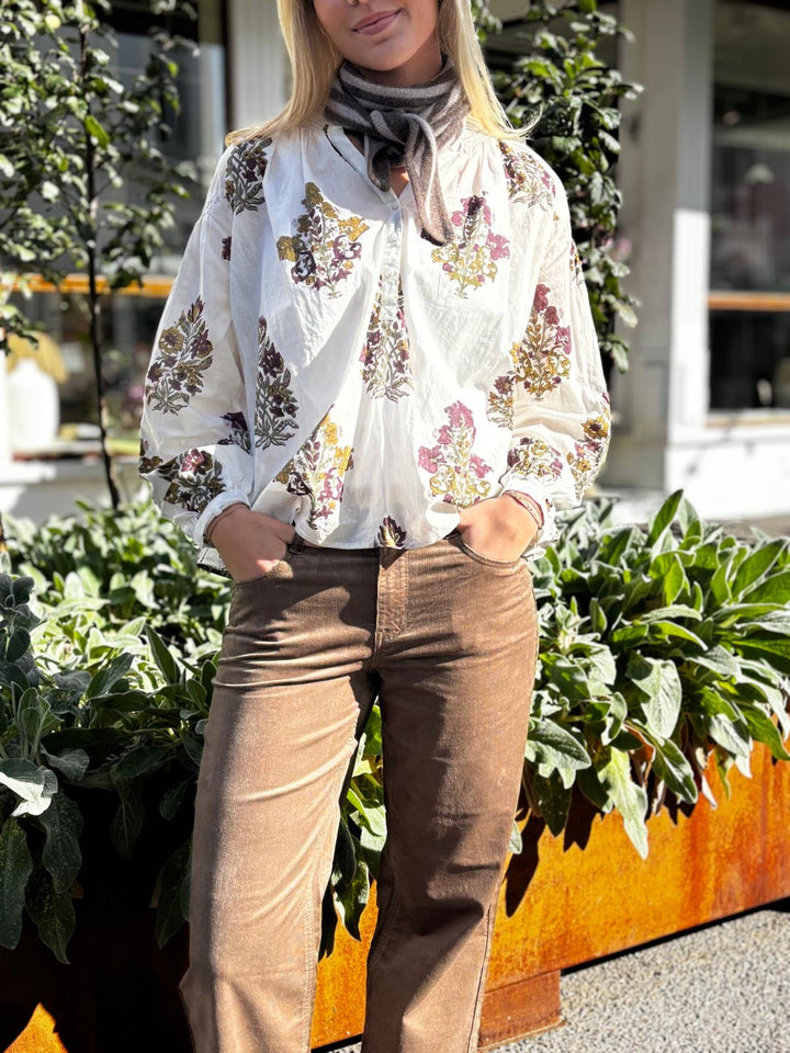 Claudette smalstripet cordfløyel warm taupe