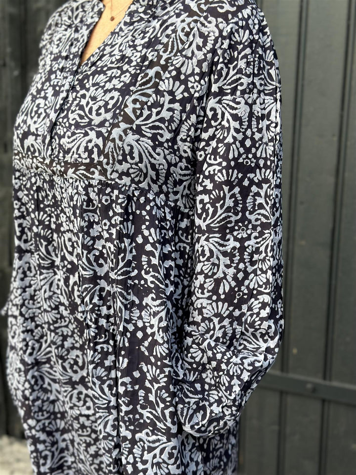 Amora kjole grå & sort mønstret