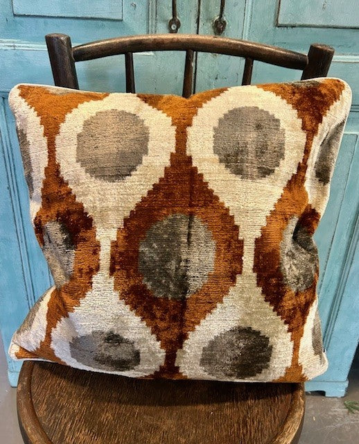 Velvet ikat putetrekk ogee brown 50 x 50 cm
