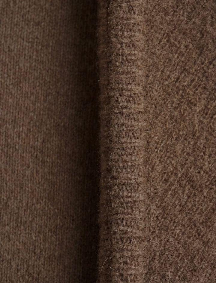 Eleonore stort trekantkjerf 100% cashmere cafe au lait