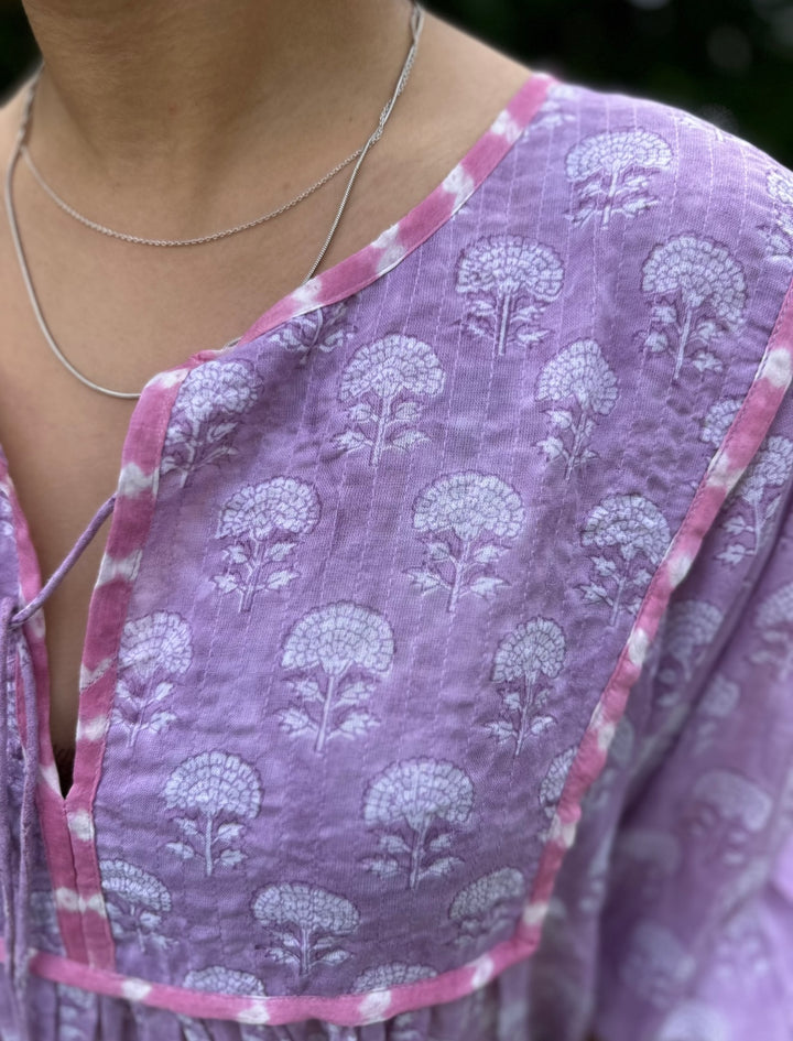 Anna lang smekkekjole lavendel
