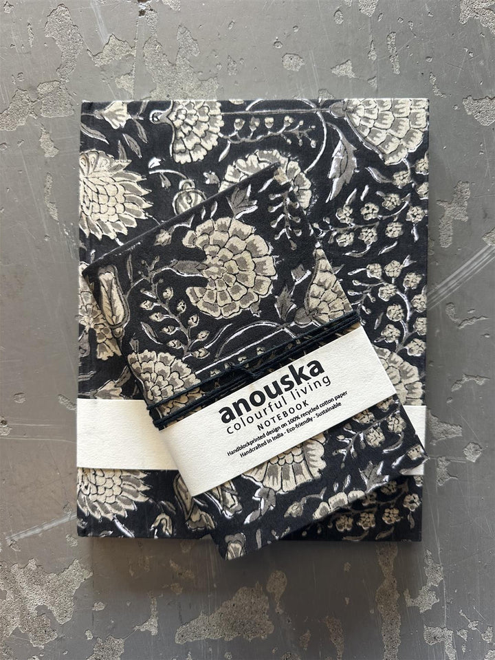 Notatbok small blokktrykket omslag Hani  black/natural