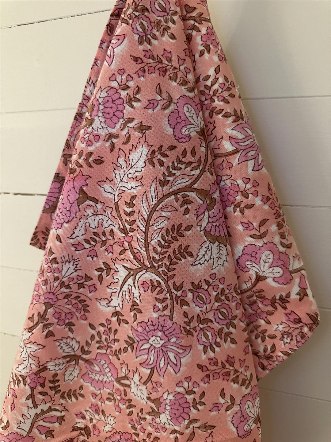 Kjøkkenhåndkle Fluer pink blokkprint