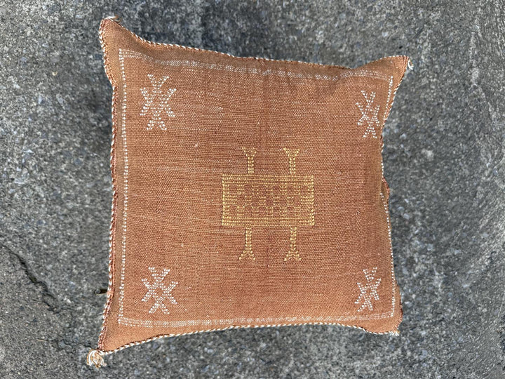 Putetrekk kaktus silke 50 x 50 cm brun m hvitt og gult mønster