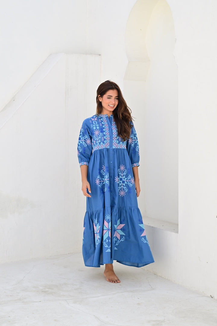 Narbonne kjole med broderier blue