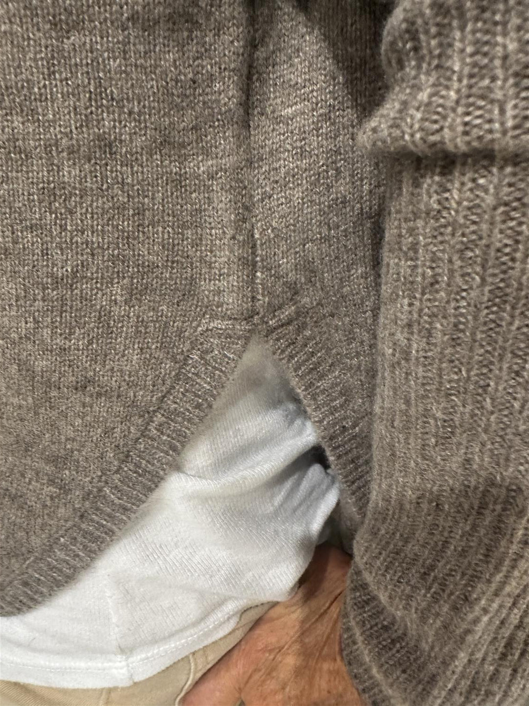 Arya cashmere v-hals genser vison