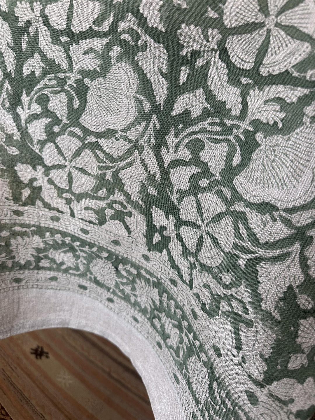 Duk 100% lin blokktrykket mønster 150x350 cm natur & grønn