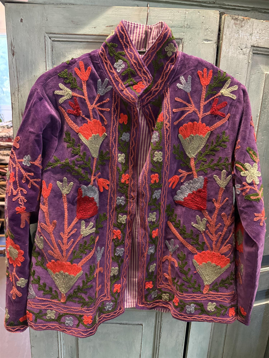 Anouska jakke velur med broderier lilla m rødt/oransje broderi