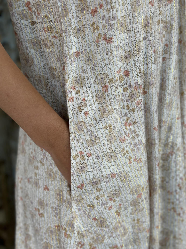 Laura kort kjole v-hals med lurex
