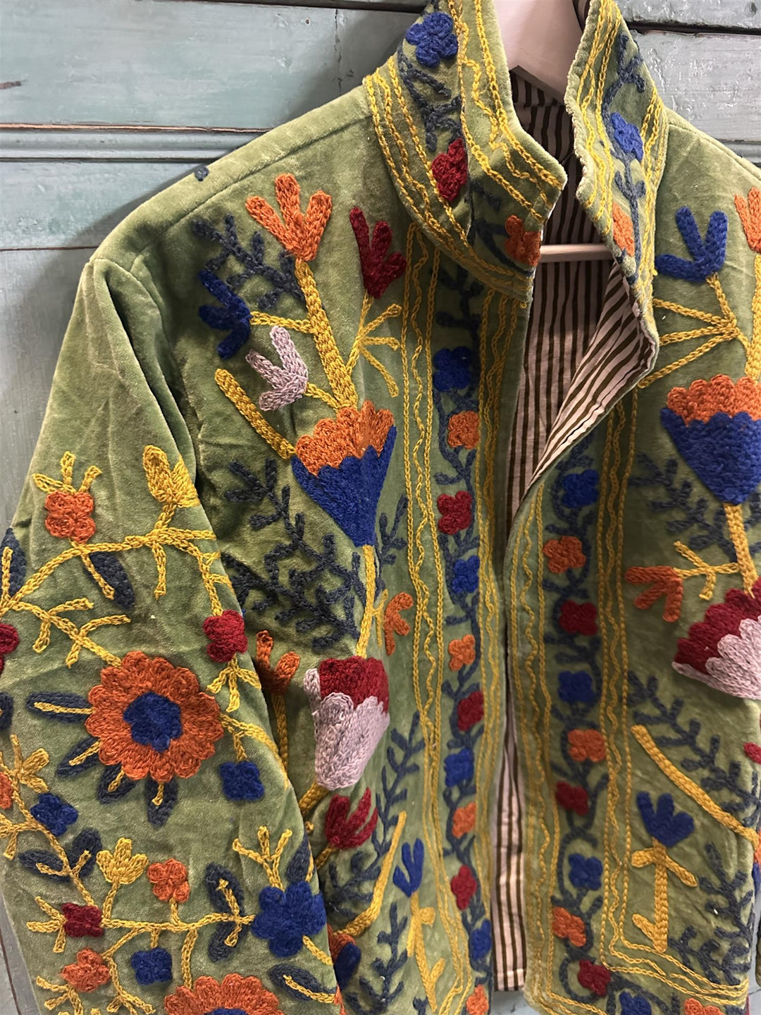 Anouska jakke velur med broderier green