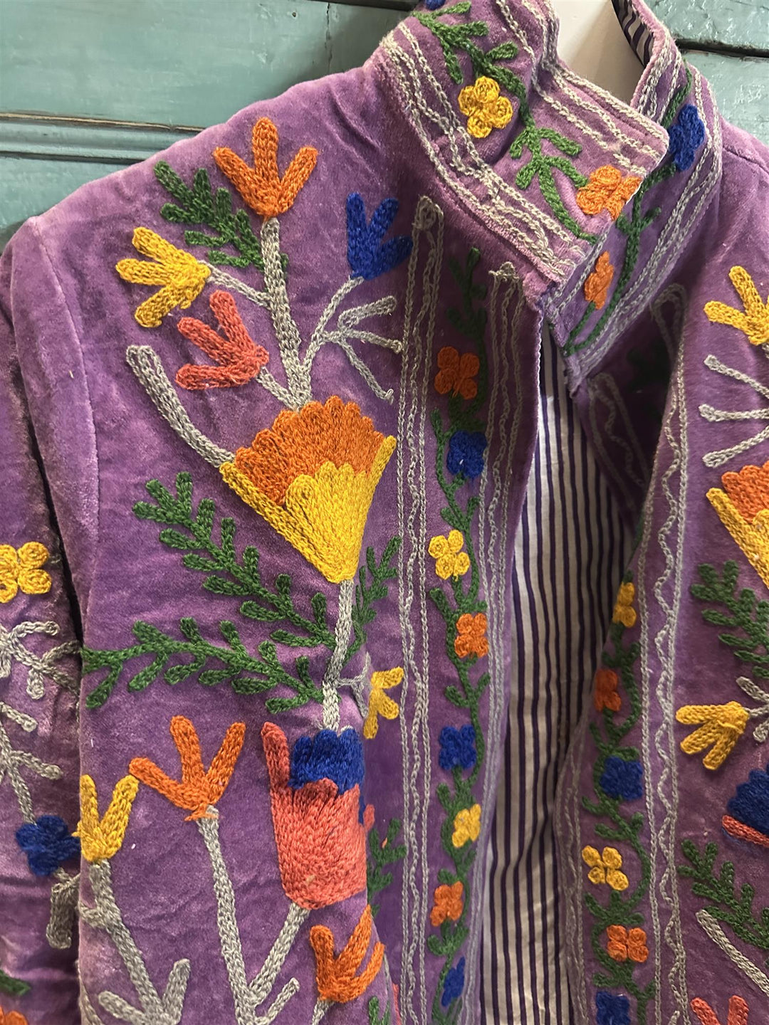 Anouska jakke velur med broderier purple