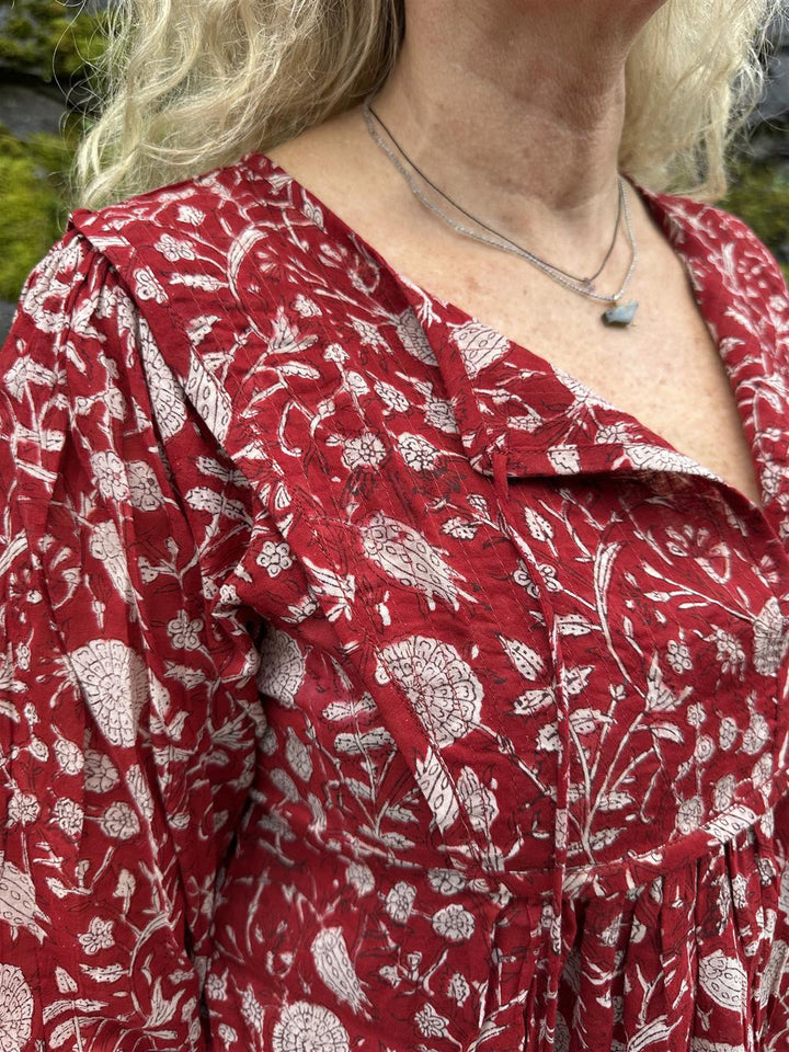 Malou smekkekjole rød