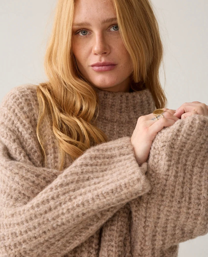 Oversized genser light taupe