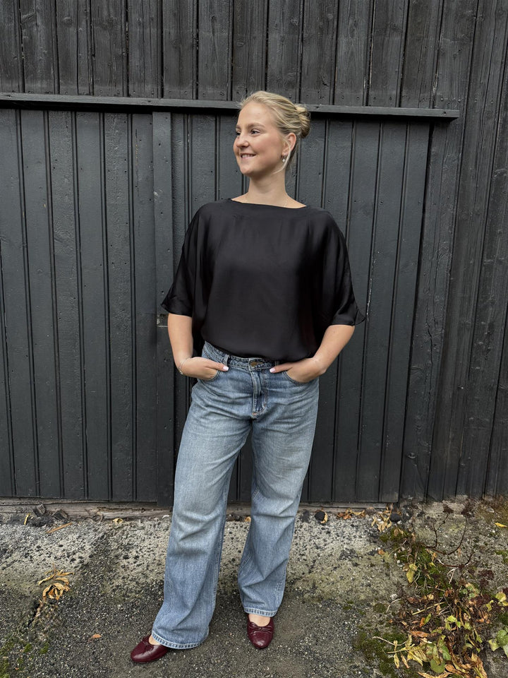 Erika topp sort