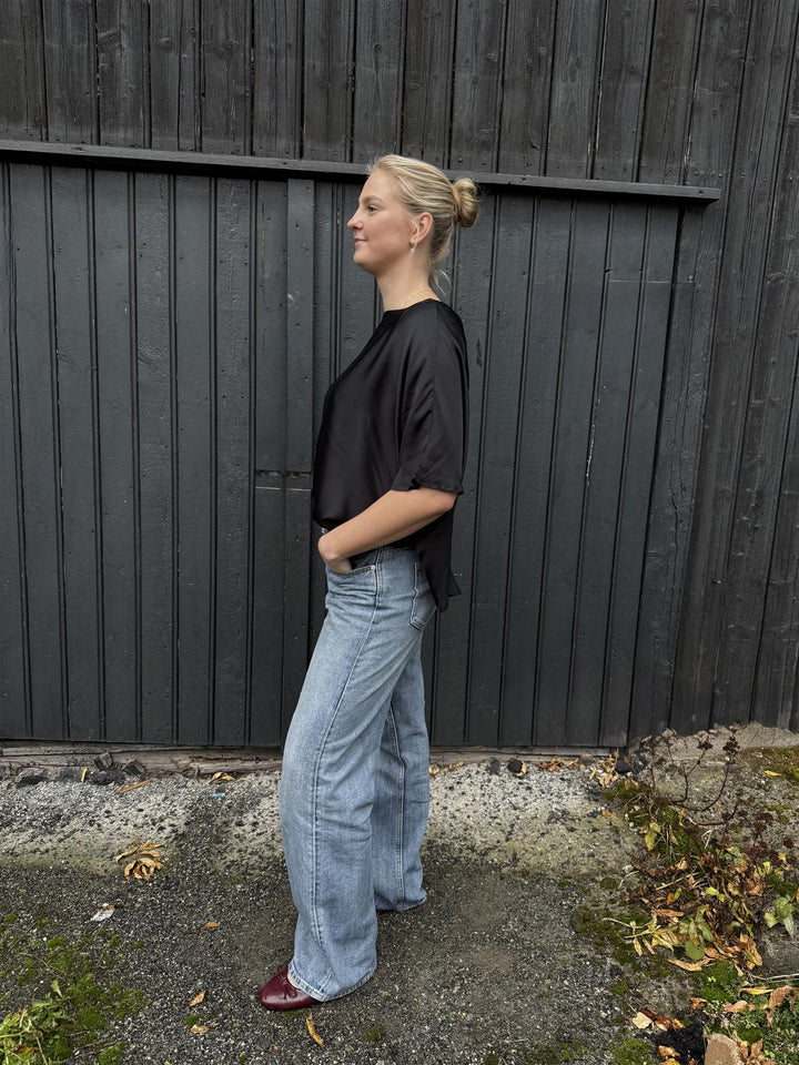 Erika topp sort