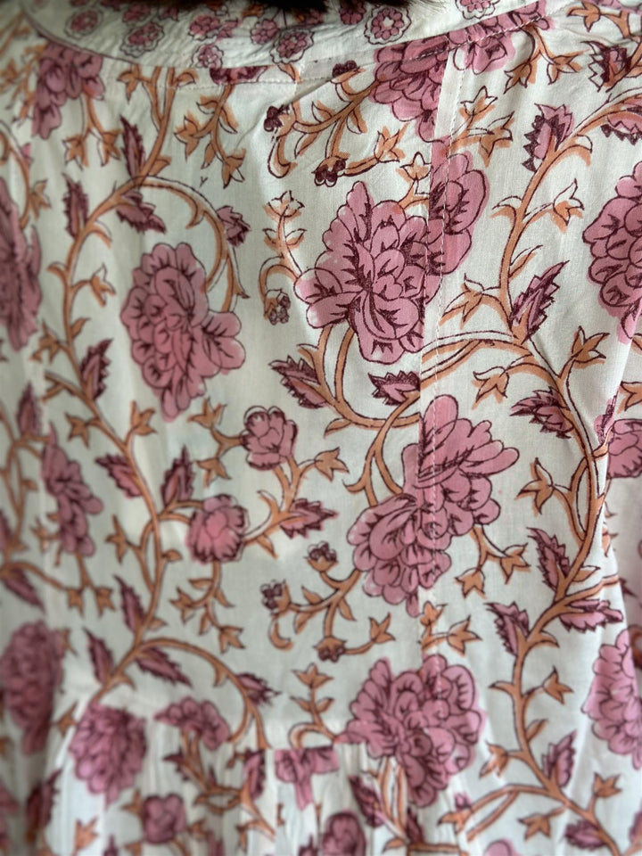 Ann kort kjole v hals rosa