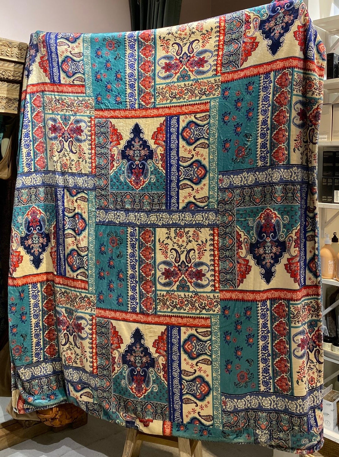 Ivo Lauren Canyon cozy blanket
