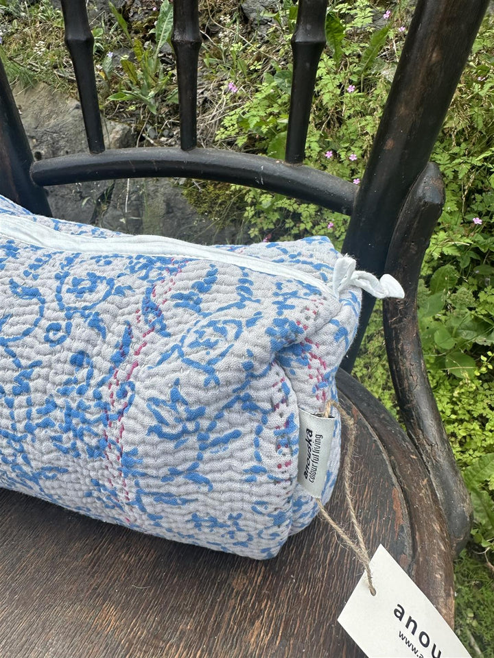 Toalettmappe vintage kantha stoff hvit Nr 3