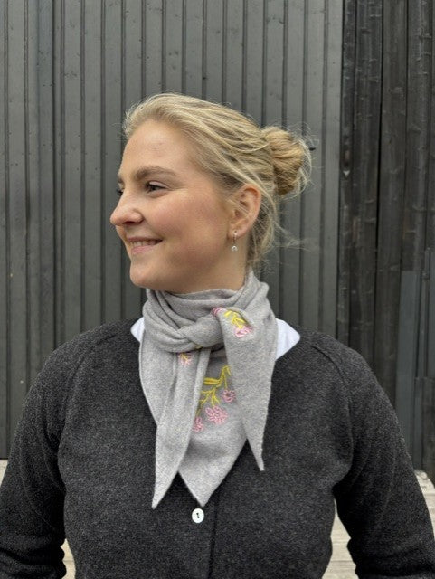 Rosas skjerf cashmere blomst dekor grå