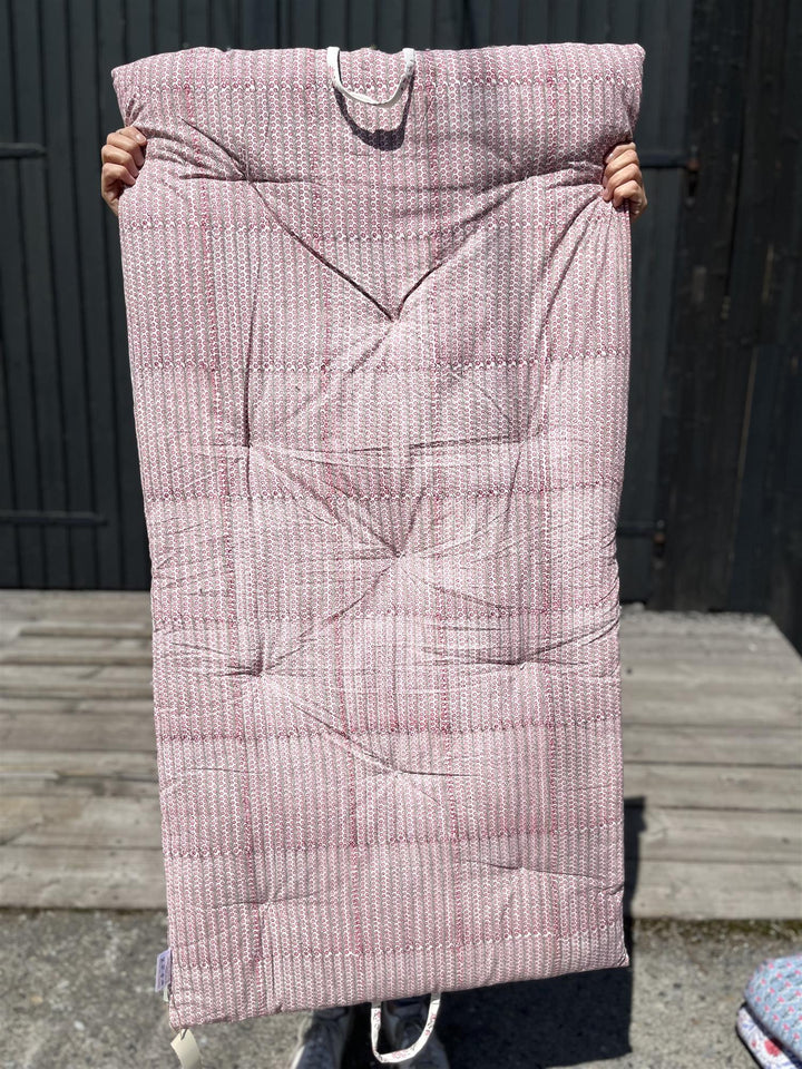 Madrass med håndtak blokktrykket  70x130 cm hvit/ rosa blomster