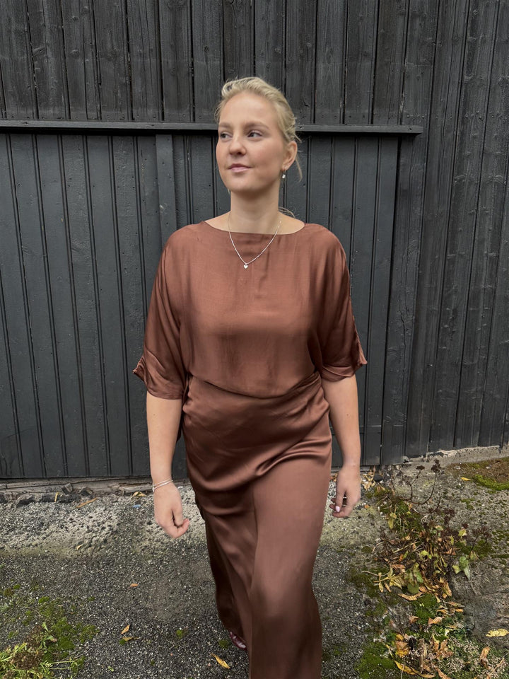 Erika omslagskjørt brun