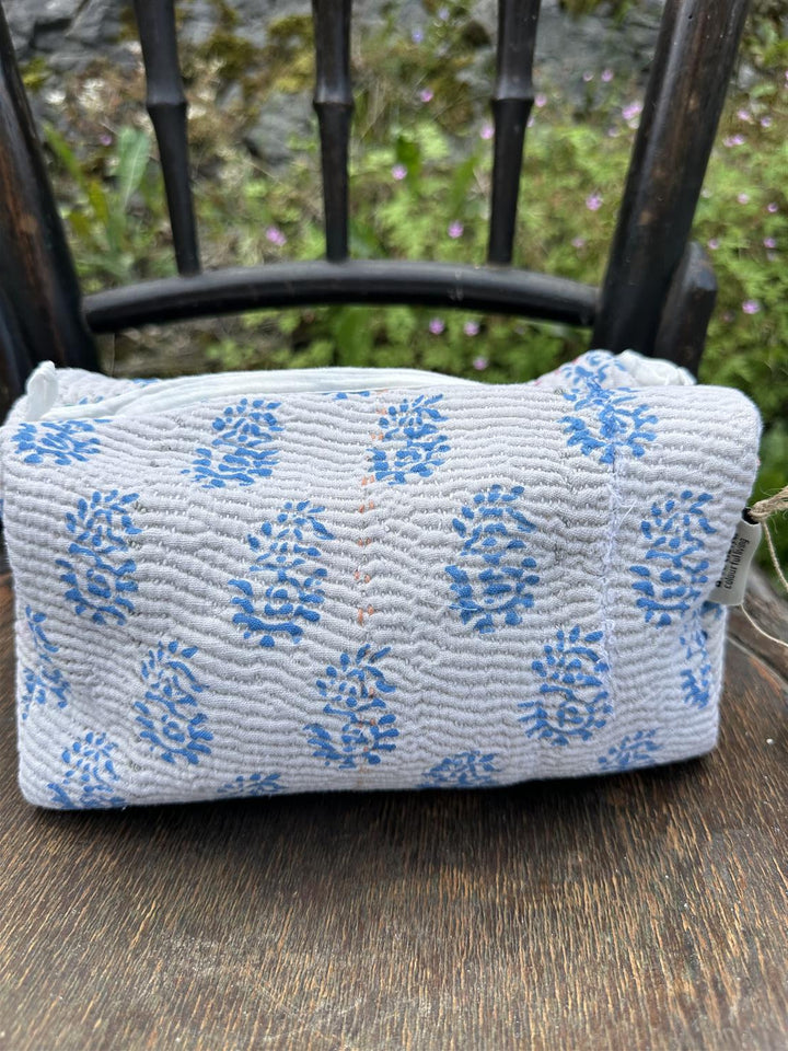 Toalettmappe M vintage kantha stoff hvit Nr 2