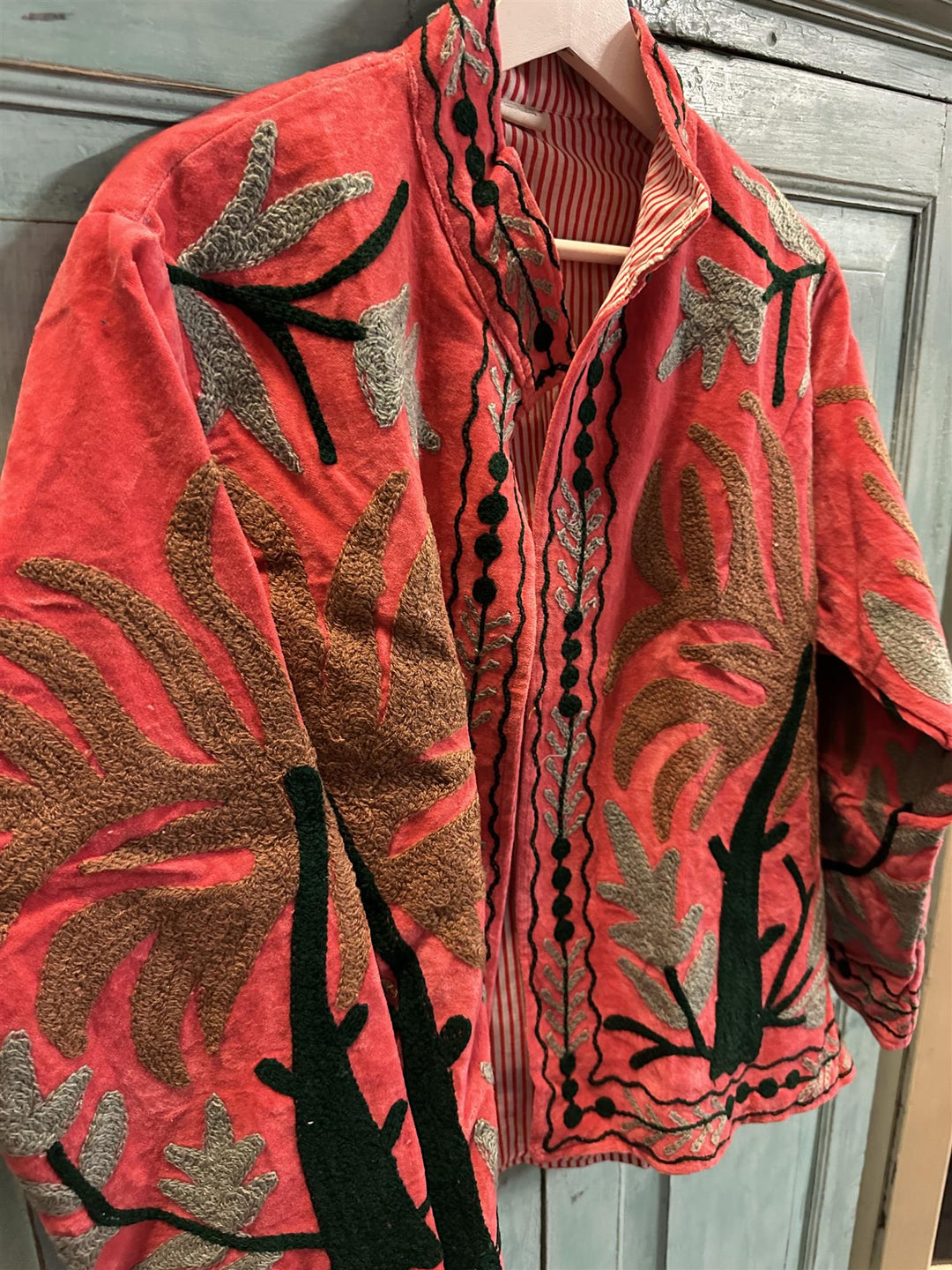 Anouska jakke velur med broderier coral