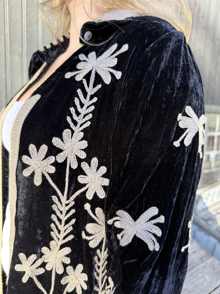 Velvet lang jakke med broderier midnattblå