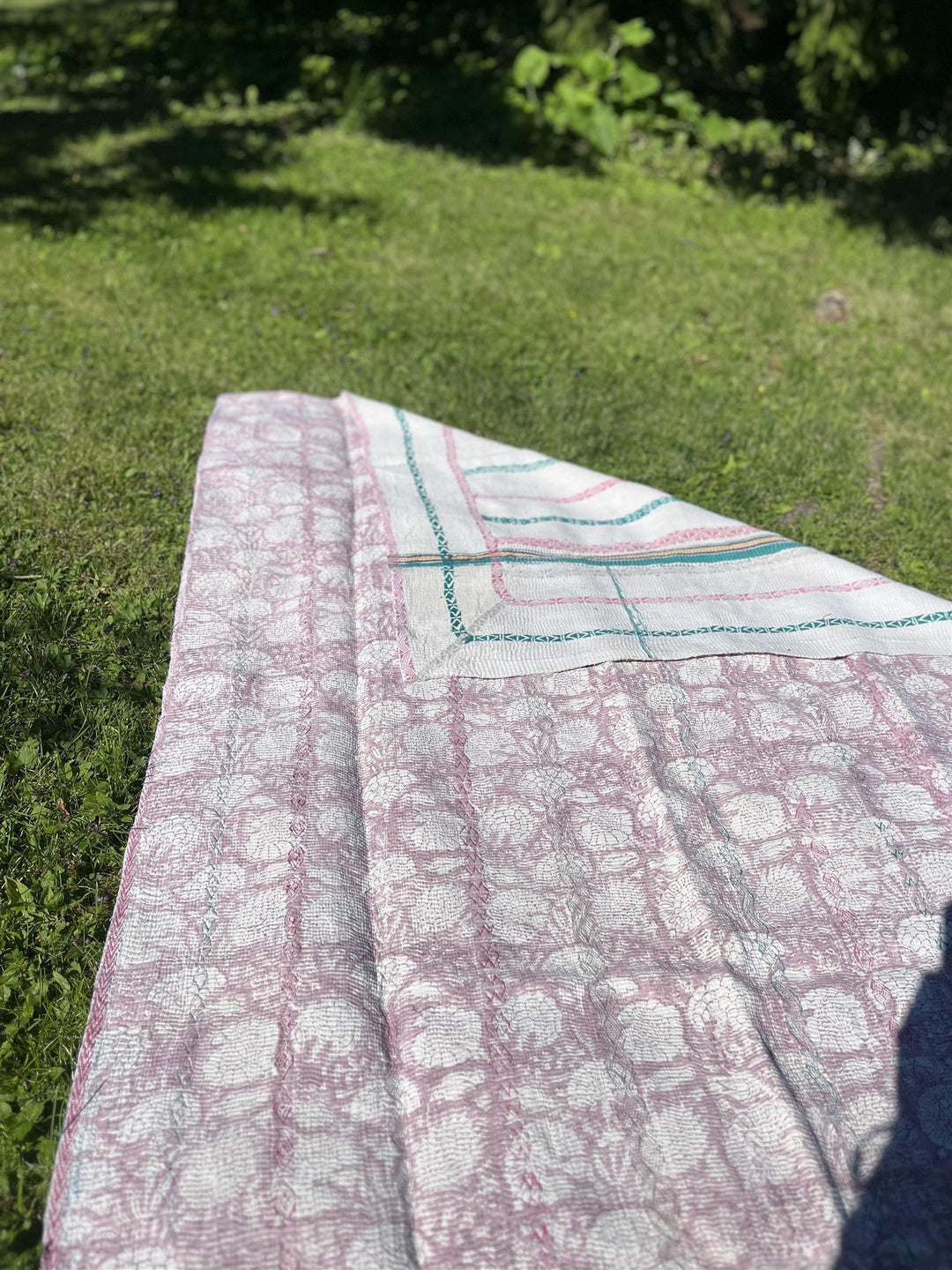 Teppe vintage kantha blokk print rosa ca 112x174 cm
