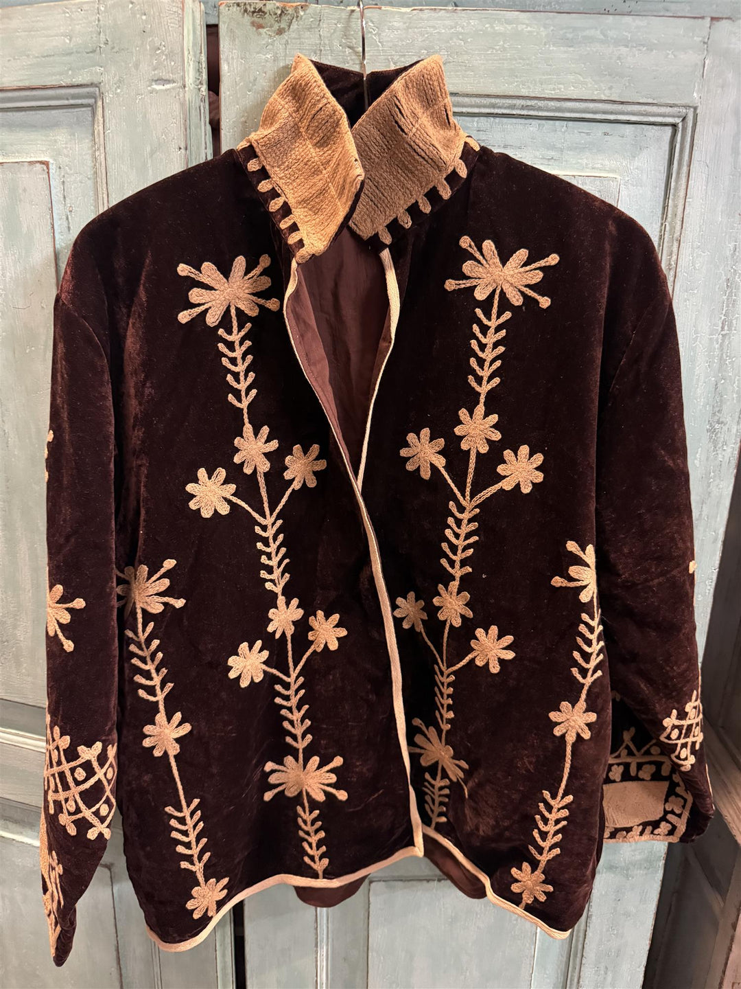 Velvet jakke med broderier kakao