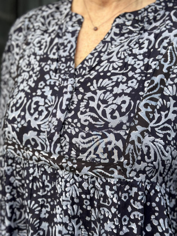 Amora kjole grå & sort mønstret