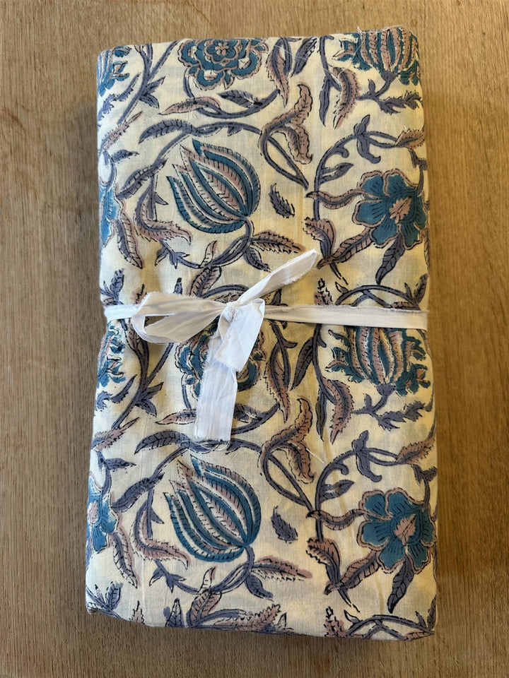 Blokktrykket stoff i metervare 10 meter lengde cream